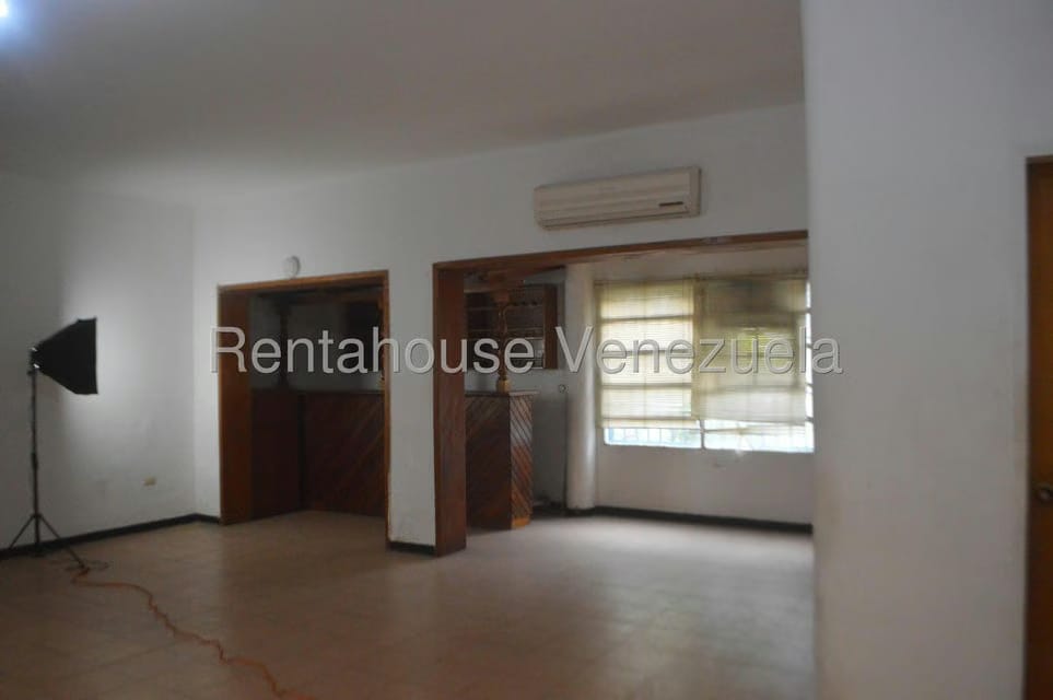 Comercial (Local Comercial) en Alquiler en Valle Abajo, Distrito Metropolitano - 3