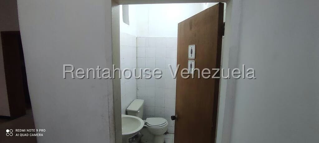 Comercial (Local Comercial) en Alquiler en Valle Abajo, Distrito Metropolitano - 23