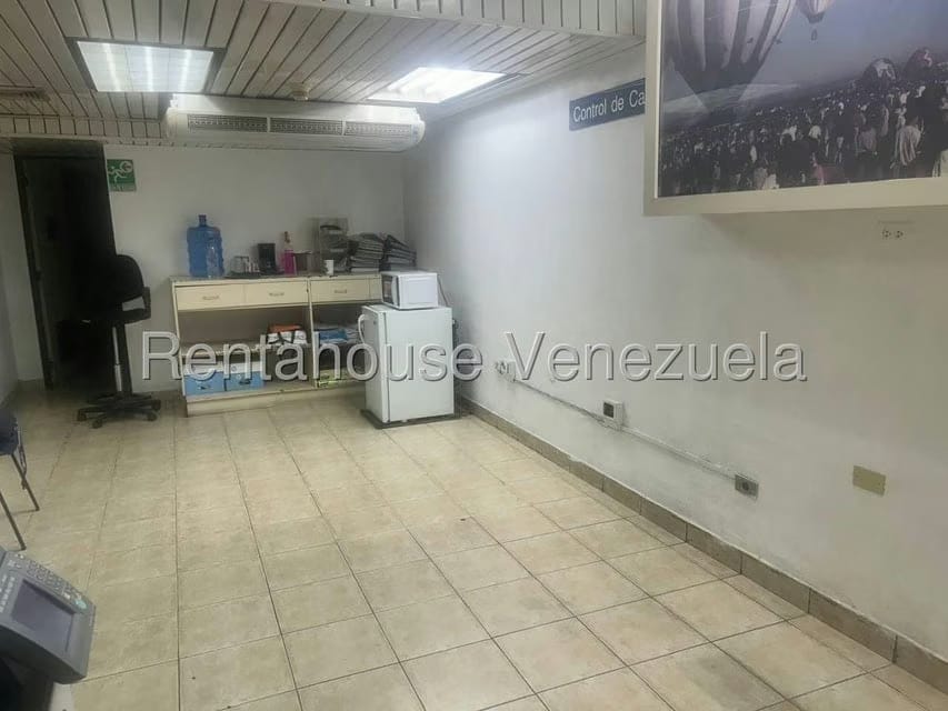 Comercial (Local Comercial) en Alquiler en Los Palos Grandes, Distrito Metropolitano - 20