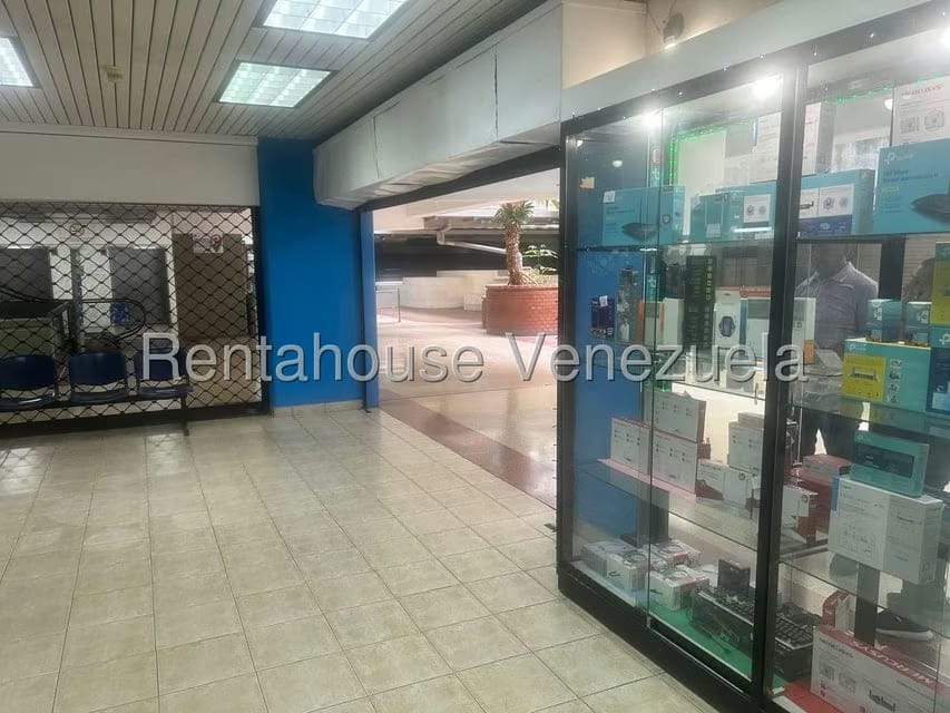 Comercial (Local Comercial) en Alquiler en Los Palos Grandes, Distrito Metropolitano - 23