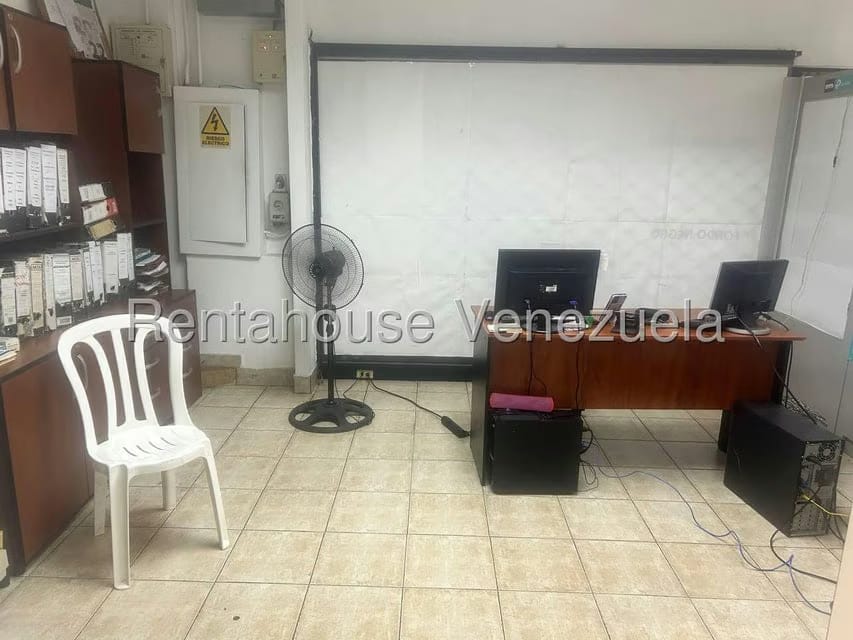 Comercial (Local Comercial) en Alquiler en Los Palos Grandes, Distrito Metropolitano - 6