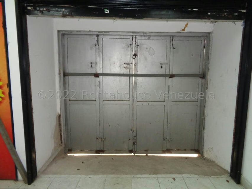 Comercial (Local Comercial) en Venta en La Campiña, Distrito Metropolitano - 2
