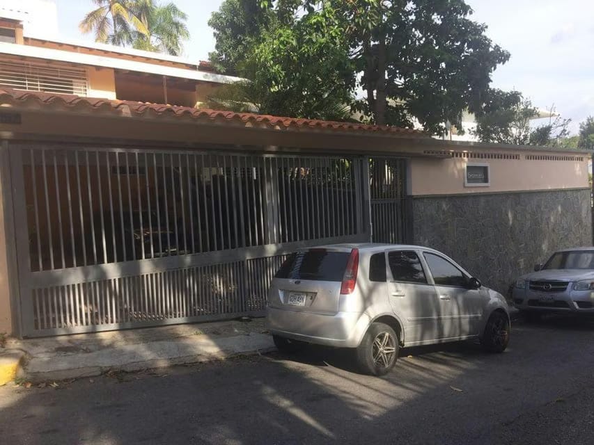 Casa (Multipes Niveles) en Venta en Prados del Este, Distrito Metropolitano - 2