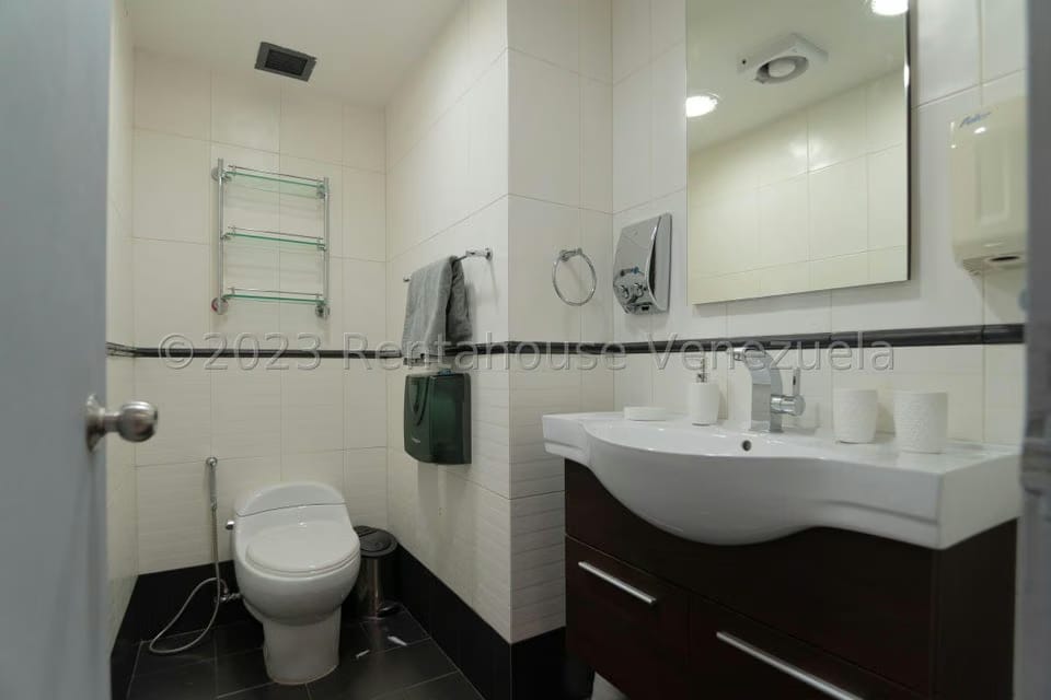 Comercial (Oficina) en Venta en El Rosal, Distrito Metropolitano - 45