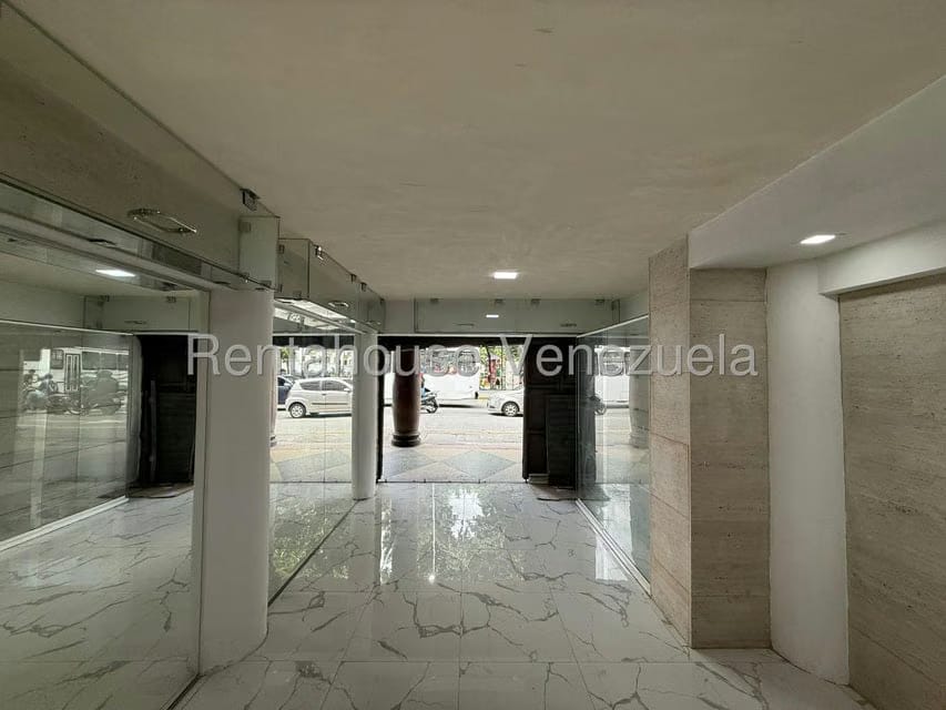 Comercial (Local Comercial) en Alquiler en Parroquia Catedral, Distrito Metropolitano - 12