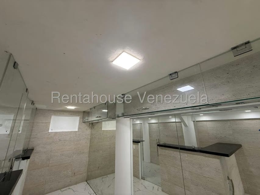 Comercial (Local Comercial) en Alquiler en Parroquia Catedral, Distrito Metropolitano - 13