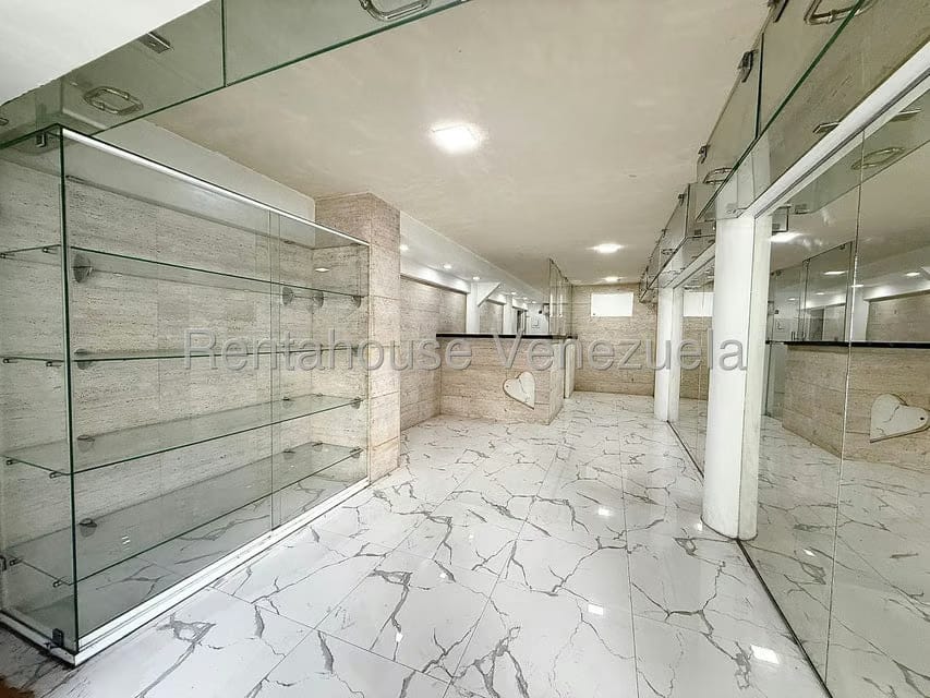 Comercial (Local Comercial) en Alquiler en Parroquia Catedral, Distrito Metropolitano - 3