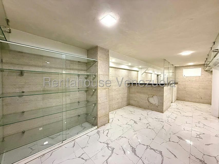 Comercial (Local Comercial) en Alquiler en Parroquia Catedral, Distrito Metropolitano - 4
