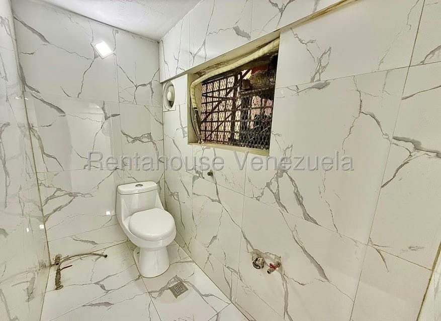 Comercial (Local Comercial) en Alquiler en Parroquia Catedral, Distrito Metropolitano - 8