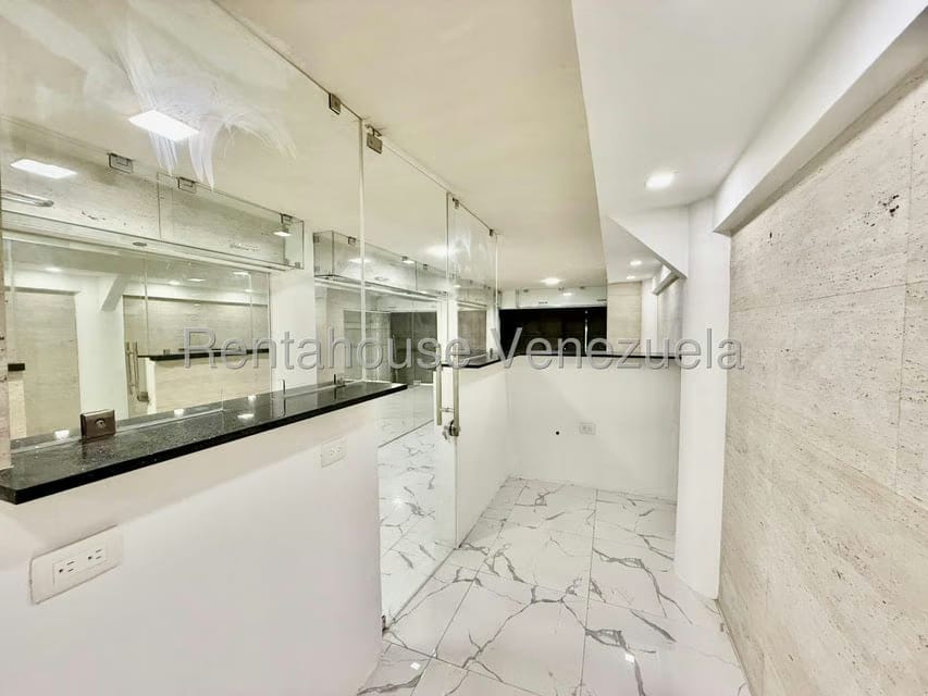 Comercial (Local Comercial) en Alquiler en Parroquia Catedral, Distrito Metropolitano - 10