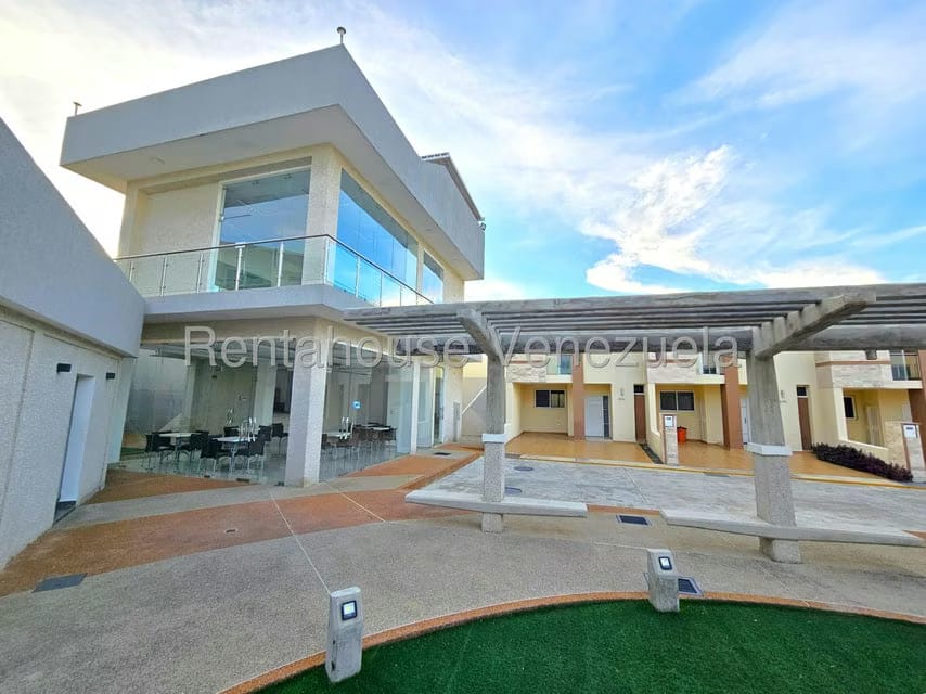 Casa (Duplex) en Venta en Villa Paris, Lara - 32