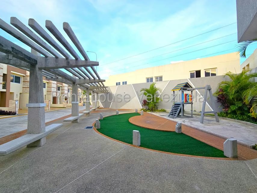 Casa (Duplex) en Venta en Villa Paris, Lara - 34