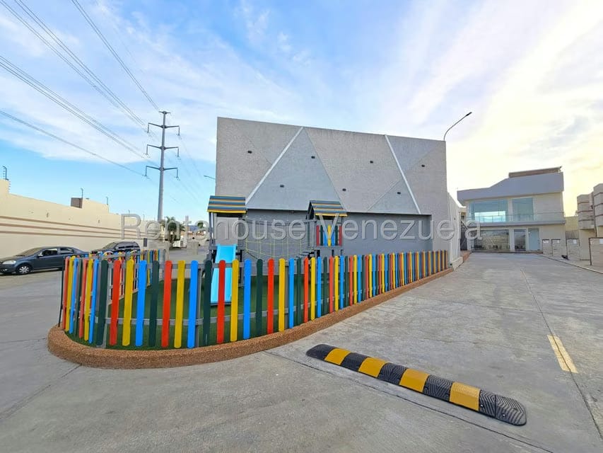 Casa (Duplex) en Venta en Villa Paris, Lara - 35