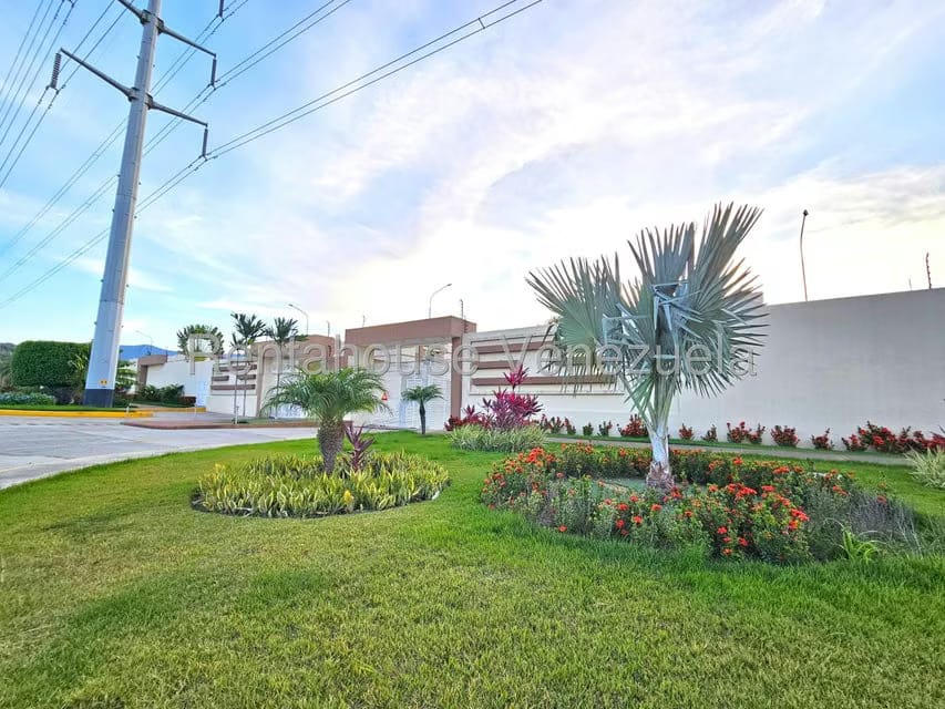 Casa (Duplex) en Venta en Villa Paris, Lara - 37