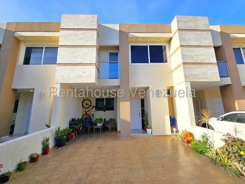 Casa (Duplex) en Venta en Villa Paris, Lara - 38