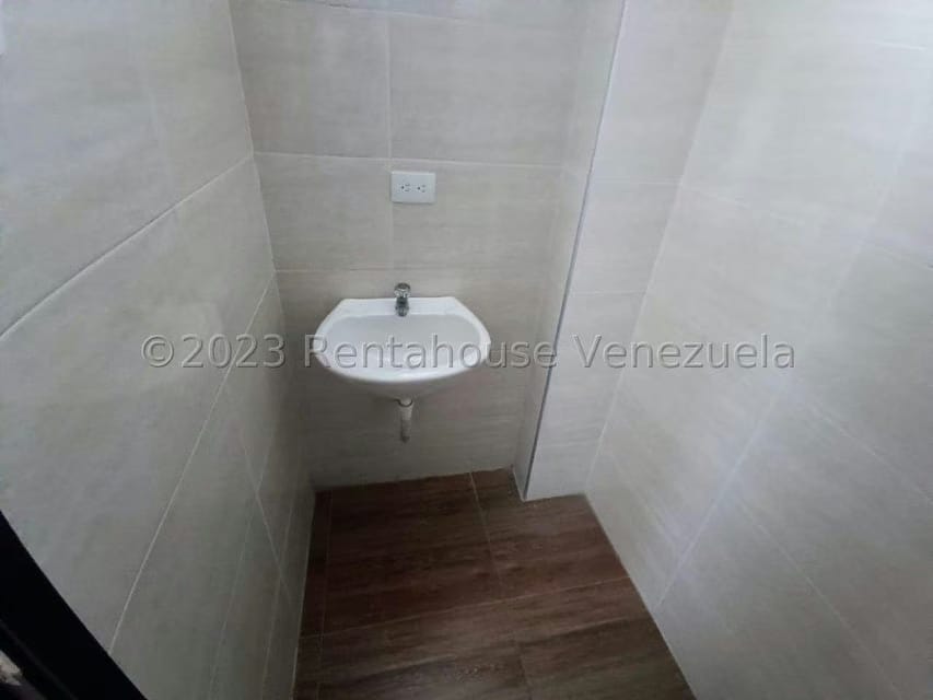 Comercial (Galpon - Deposito) en Venta en Zona Industrial 1, Lara - 25