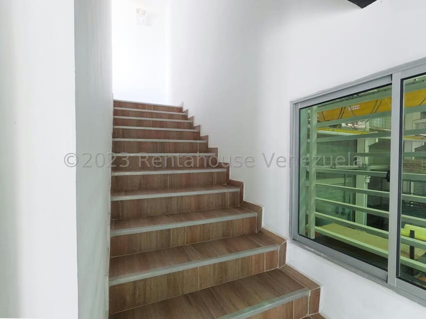 Comercial (Galpon - Deposito) en Venta en Zona Industrial 1, Lara - 27