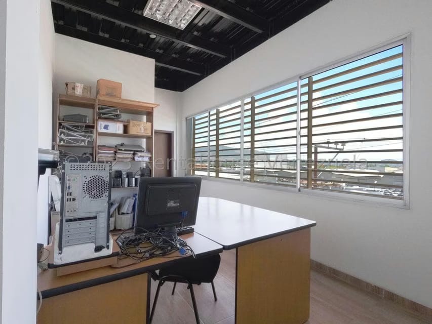 Comercial (Galpon - Deposito) en Venta en Zona Industrial 1, Lara - 28