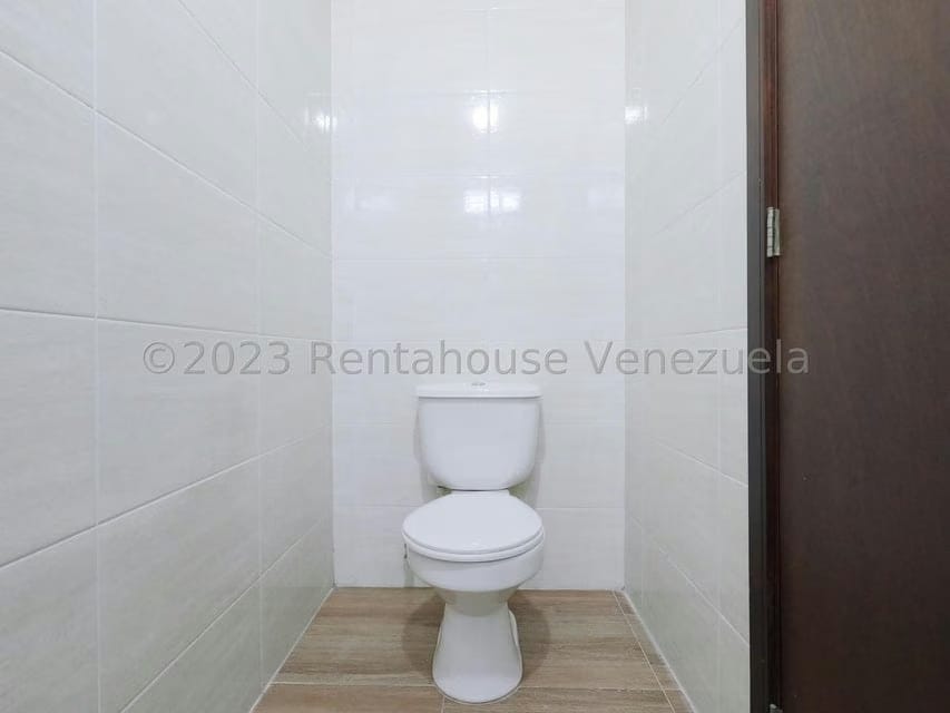 Comercial (Galpon - Deposito) en Venta en Zona Industrial 1, Lara - 30