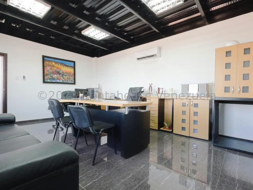 Comercial (Galpon - Deposito) en Venta en Zona Industrial 1, Lara - 32