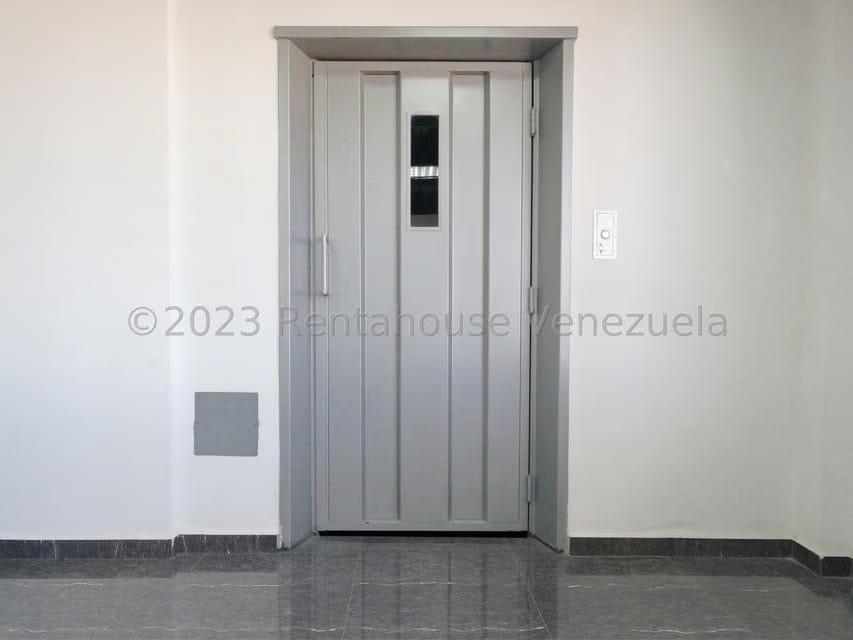 Comercial (Galpon - Deposito) en Venta en Zona Industrial 1, Lara - 33