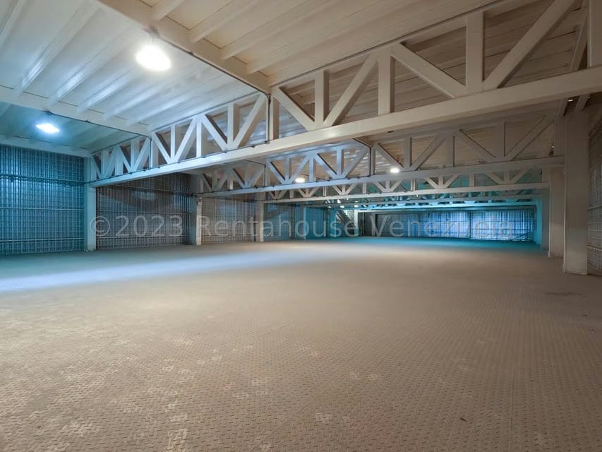 Comercial (Galpon - Deposito) en Venta en Zona Industrial 1, Lara - 36