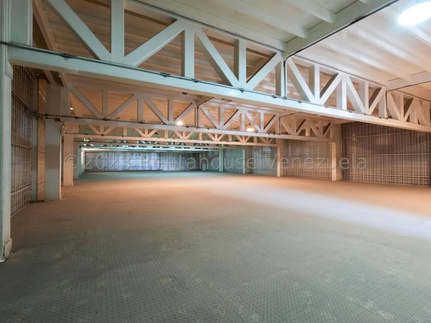 Comercial (Galpon - Deposito) en Venta en Zona Industrial 1, Lara - 37
