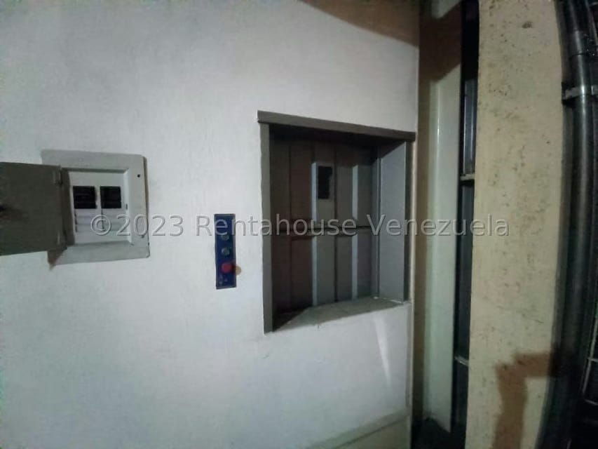 Comercial (Galpon - Deposito) en Venta en Zona Industrial 1, Lara - 39
