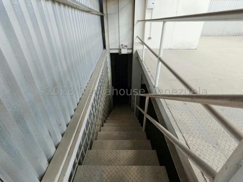 Comercial (Galpon - Deposito) en Venta en Zona Industrial 1, Lara - 40
