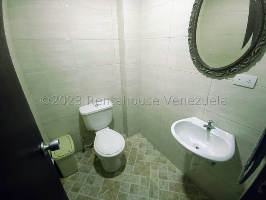 Comercial (Galpon - Deposito) en Venta en Zona Industrial 1, Lara - 42