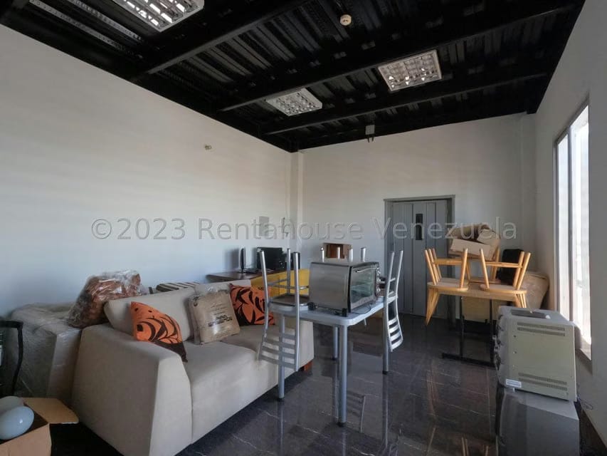 Comercial (Galpon - Deposito) en Venta en Zona Industrial 1, Lara - 44