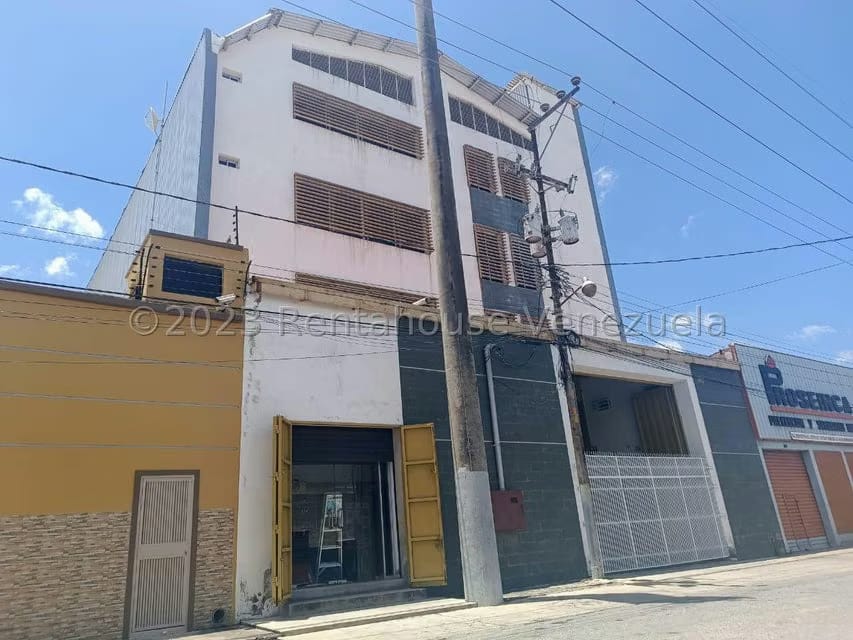 Comercial (Galpon - Deposito) en Venta en Zona Industrial 1, Lara - 56