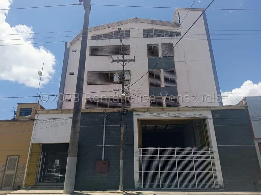 Comercial (Galpon - Deposito) en Venta en Zona Industrial 1, Lara - 57