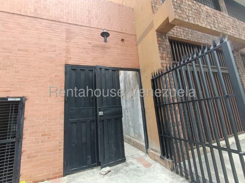 Comercial (Galpon - Deposito) en Alquiler en Zona Centro, Aragua