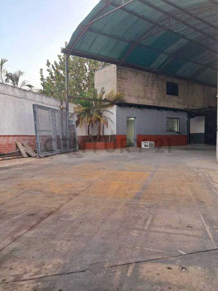 GALPÓN COMERCIAL EN ALQUILER - 2