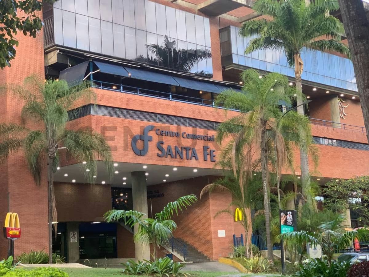 Estupendo Local Comercial en el Centro Comercial Santa Fe