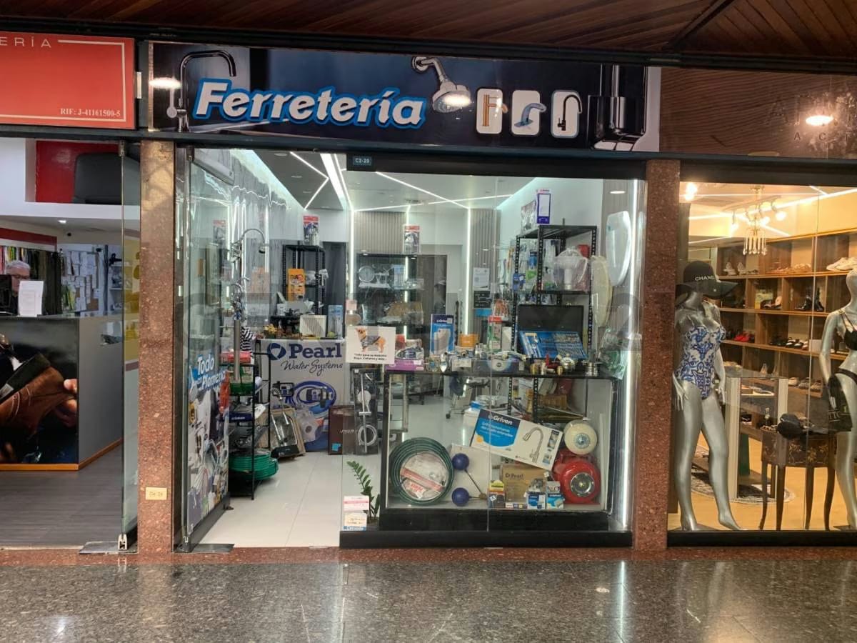 Estupendo Local Comercial en el Centro Comercial Santa Fe - 2