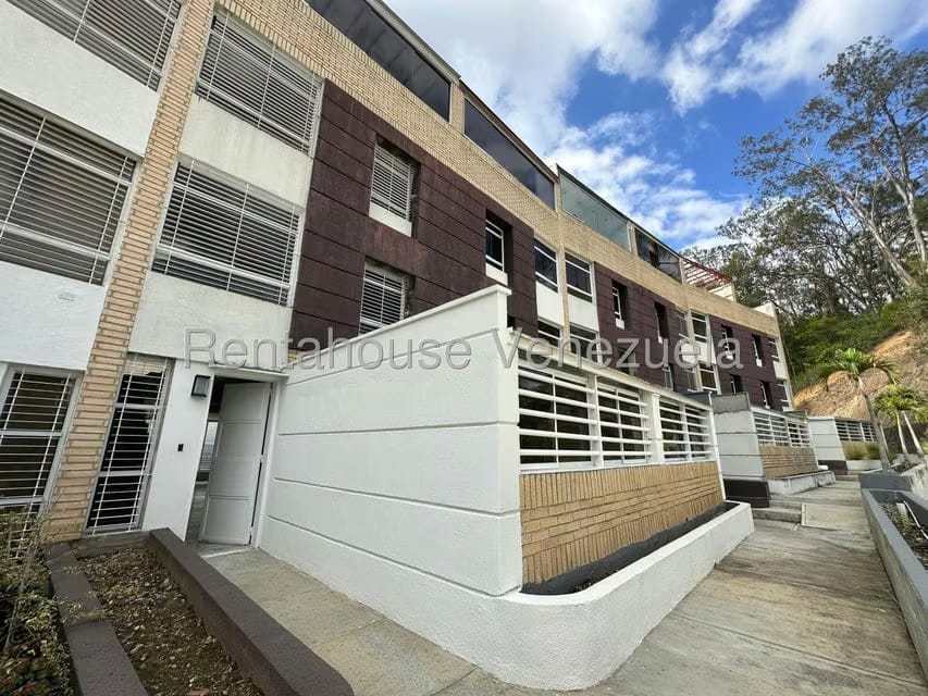 Townhouse (Multiples Niveles) en Venta en Colinas de La Tahona, Distrito Metropolitano - 2