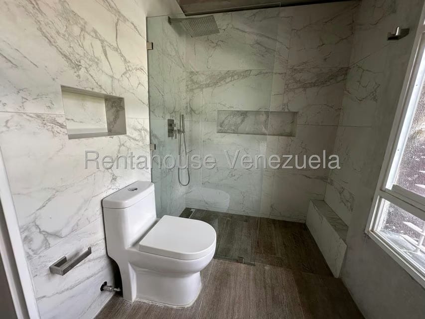 Townhouse (Multiples Niveles) en Venta en Colinas de La Tahona, Distrito Metropolitano - 16