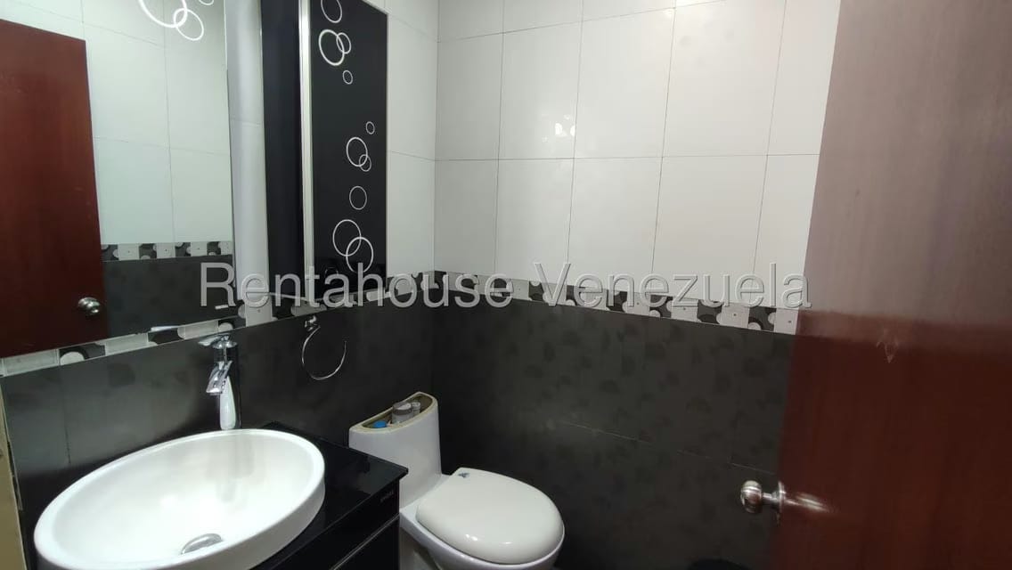 Comercial (Local Comercial) en Alquiler en Chuao, Distrito Metropolitano - 3