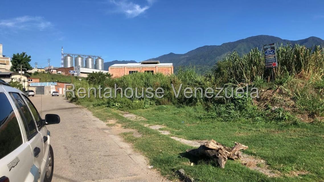 Terreno (Comercial) en Venta en El Ingenio, Miranda - 3