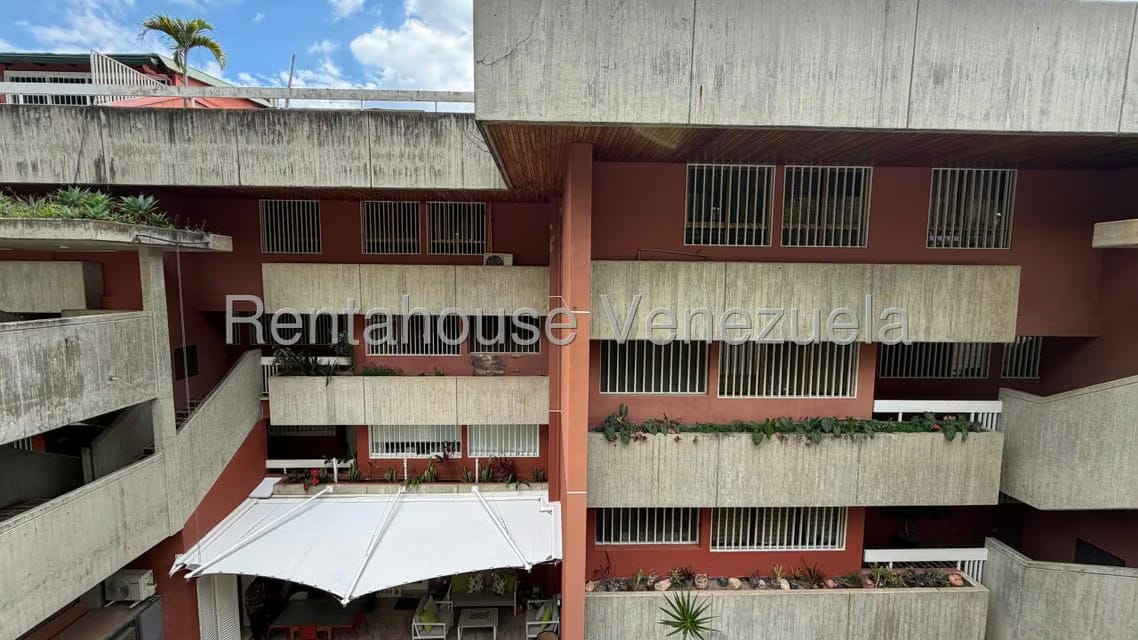 Townhouse (Duplex) en Venta en Los Naranjos del Cafetal, Distrito Metropolitano - 2