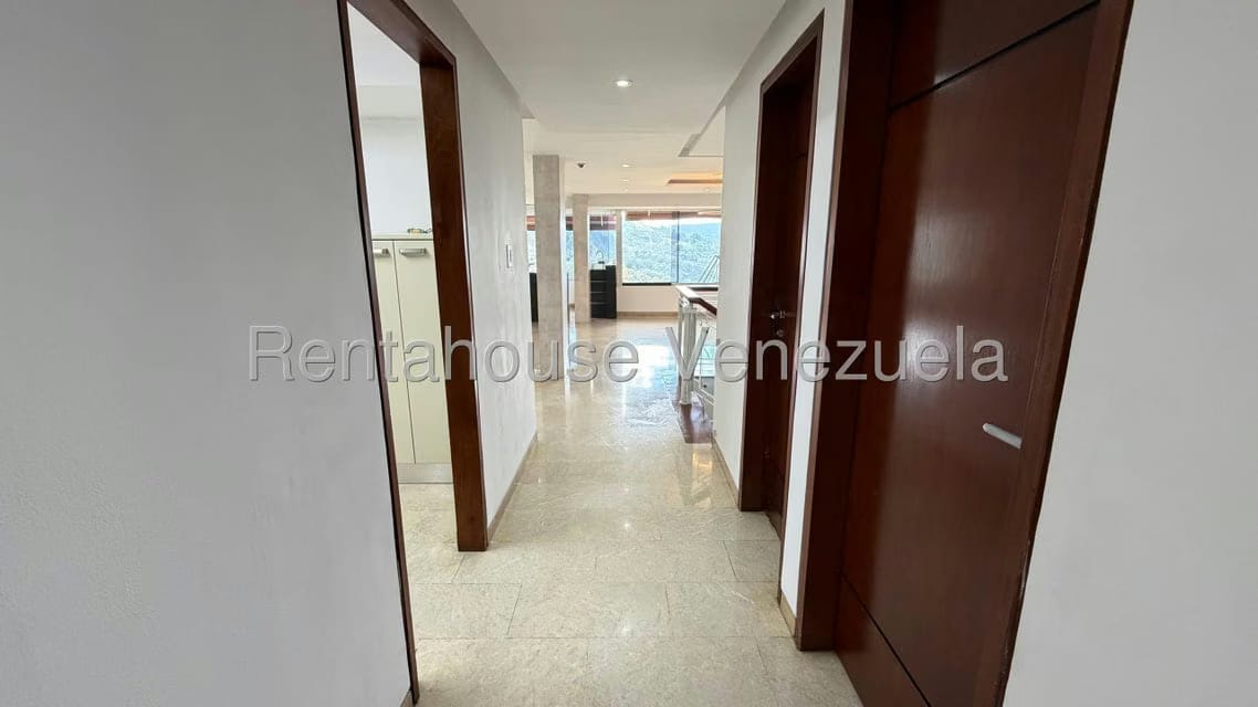 Townhouse (Duplex) en Venta en Los Naranjos del Cafetal, Distrito Metropolitano - 3