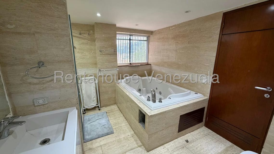 Townhouse (Duplex) en Venta en Los Naranjos del Cafetal, Distrito Metropolitano - 27