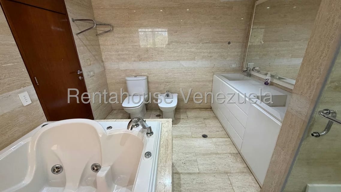 Townhouse (Duplex) en Venta en Los Naranjos del Cafetal, Distrito Metropolitano - 30
