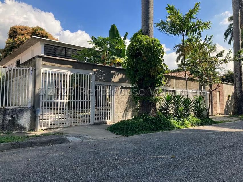 Casa (Duplex) en Venta en La Floresta, Distrito Metropolitano - 2