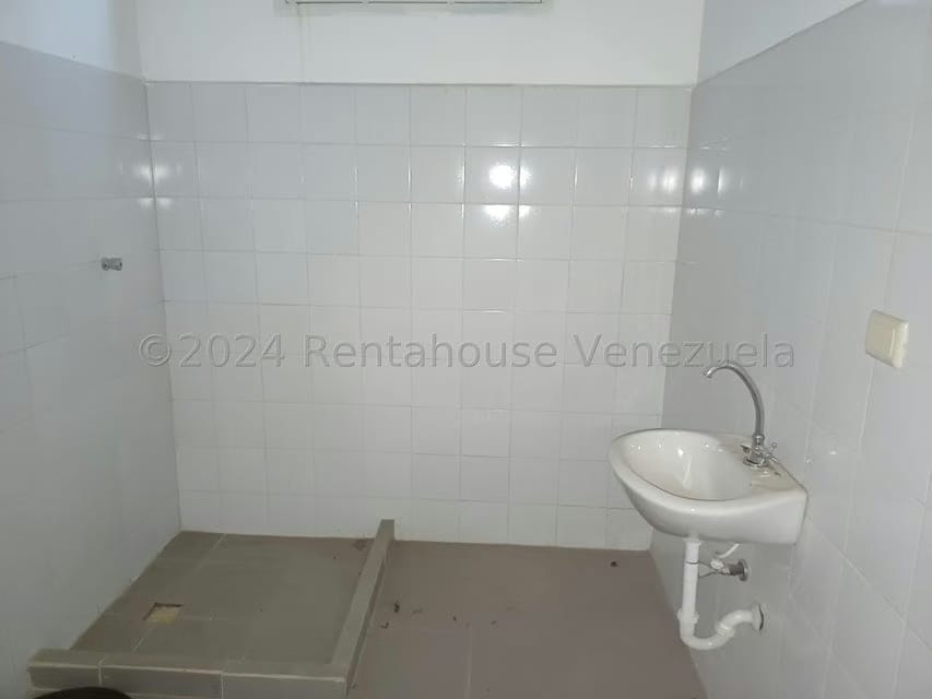Comercial (Local Comercial) en Venta en Zona Industrial San Vicente, Aragua - 13