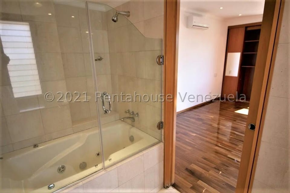 Apartamento (1 Nivel) en Venta en Los Samanes, Distrito Metropolitano - 5
