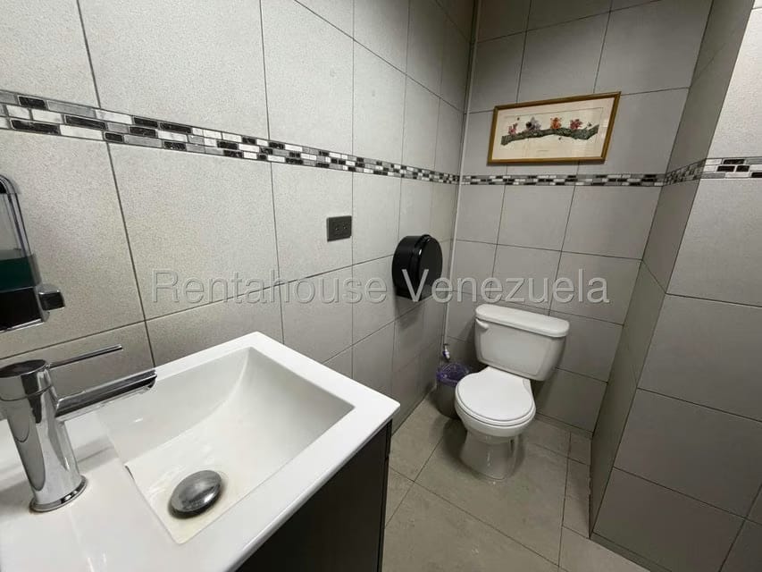 Comercial (Local Comercial) en Alquiler en La Campiña, Distrito Metropolitano - 11