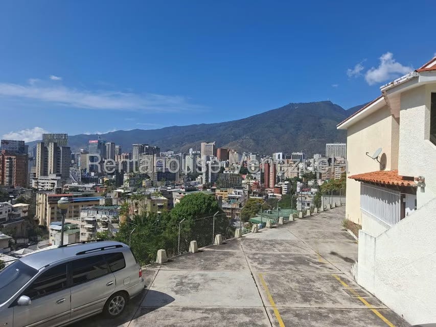 Apartamento (1 Nivel) en Venta en Colinas de Bello Monte, Distrito Metropolitano - 3